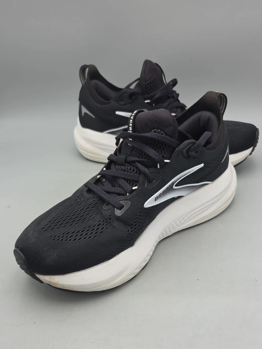 Brooks Glycerin 22 Women size 9.5 black Running Shoes